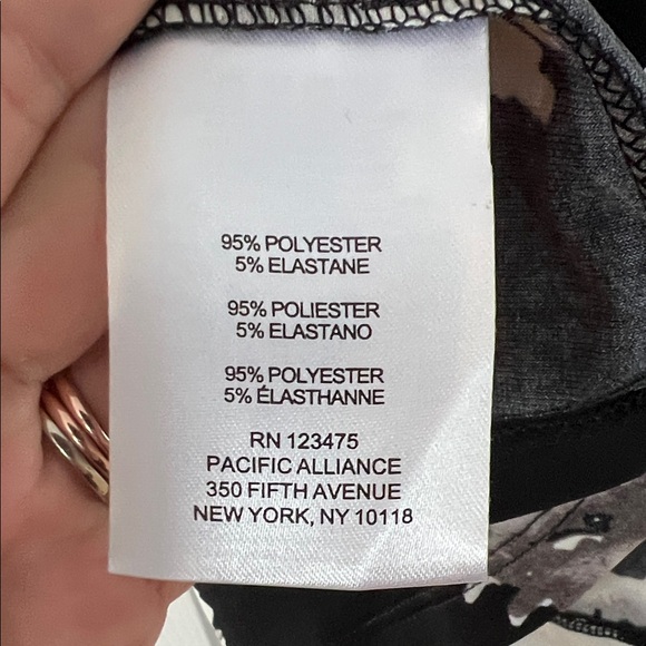 Ellen Tracy Black and White Floral Blouse - Picture 5 of 5